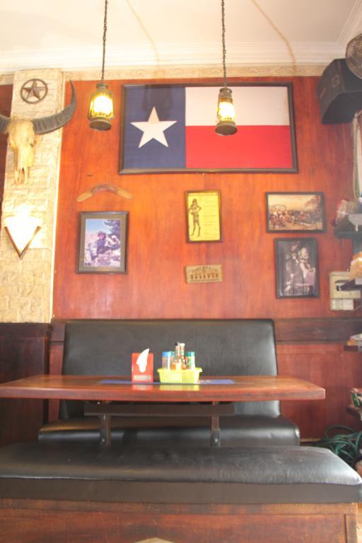 Lone Star Saloon And Guest House Phnom Penh Esterno foto